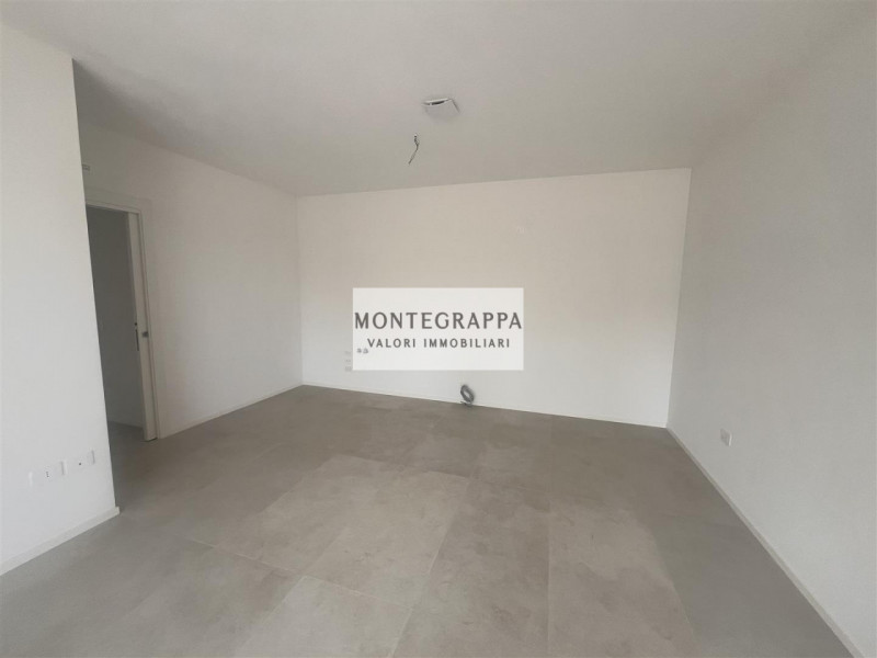 Proponiamo in vendita, in un nuovo e tranquillo quartiere residenziale, ampio appartamento in fas...