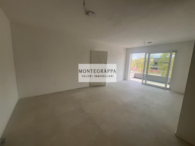 Proponiamo in vendita, in un nuovo e tranquillo quartiere residenziale, ampio appartamento in fas...