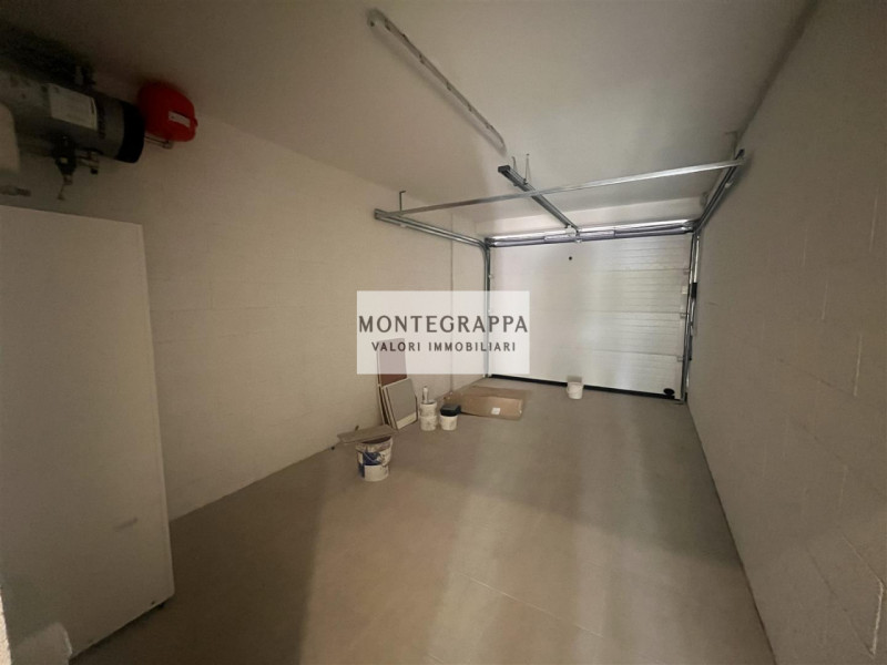 Proponiamo in vendita, in un nuovo e tranquillo quartiere residenziale, ampio appartamento in fas...