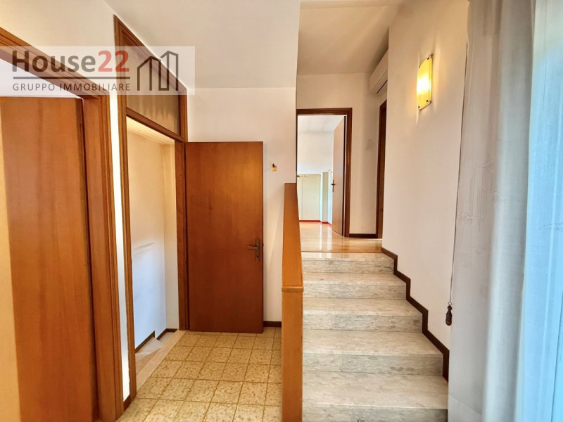 CAVAZZALE - VICENZA. In tranquillo e curato residence di 15 unità residenziali proponiamo SCHIERA...