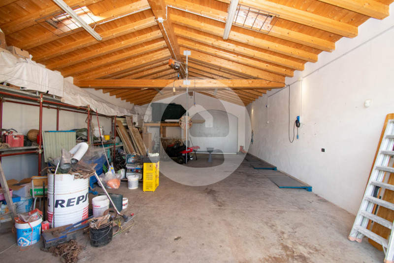 In vendita, recente magazzino di oltre 110 mq situato nel tranquillo comune di San Giorgio delle ...