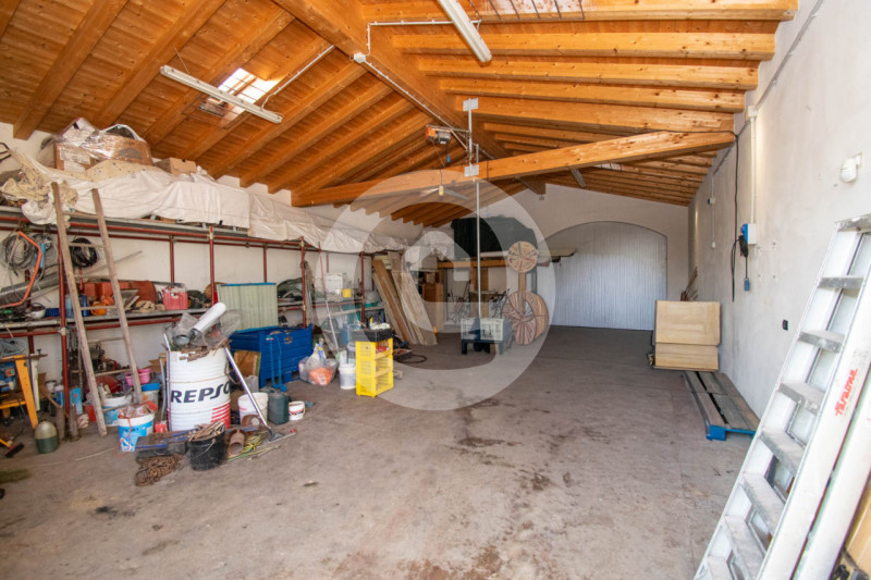 In vendita, recente magazzino di oltre 110 mq situato nel tranquillo comune di San Giorgio delle ...