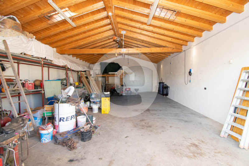 In vendita, recente magazzino di oltre 110 mq situato nel tranquillo comune di San Giorgio delle ...