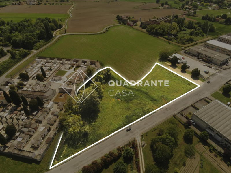 Proponiamo in vendita un terreno edificabile industriale nel comune di Battaglia Terme, situato i...