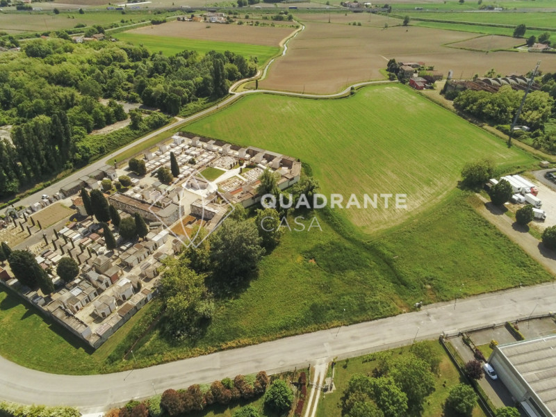 Proponiamo in vendita un terreno edificabile industriale nel comune di Battaglia Terme, situato i...