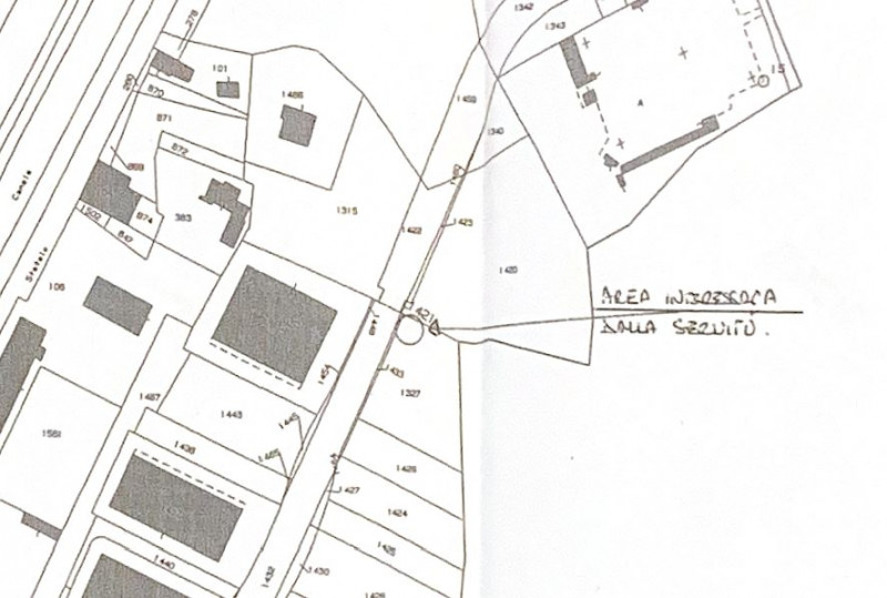 Proponiamo in vendita un terreno edificabile industriale nel comune di Battaglia Terme, situato i...