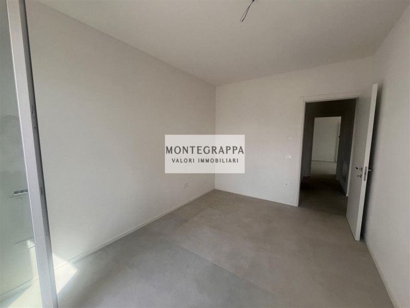 Proponiamo in vendita, in un nuovo e ricercato quartiere residenziale, ampio appartamento situato...