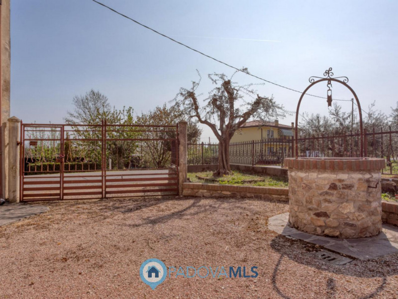 Immobile in esclusiva al Gruppo Padova MLS
MONSELICE Zona Solana, ai piedi del colle Montericco i...