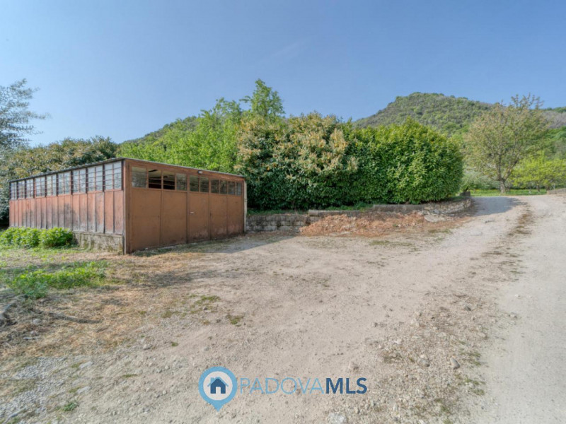 Immobile in esclusiva al Gruppo Padova MLS
MONSELICE Zona Solana, ai piedi del colle Montericco i...