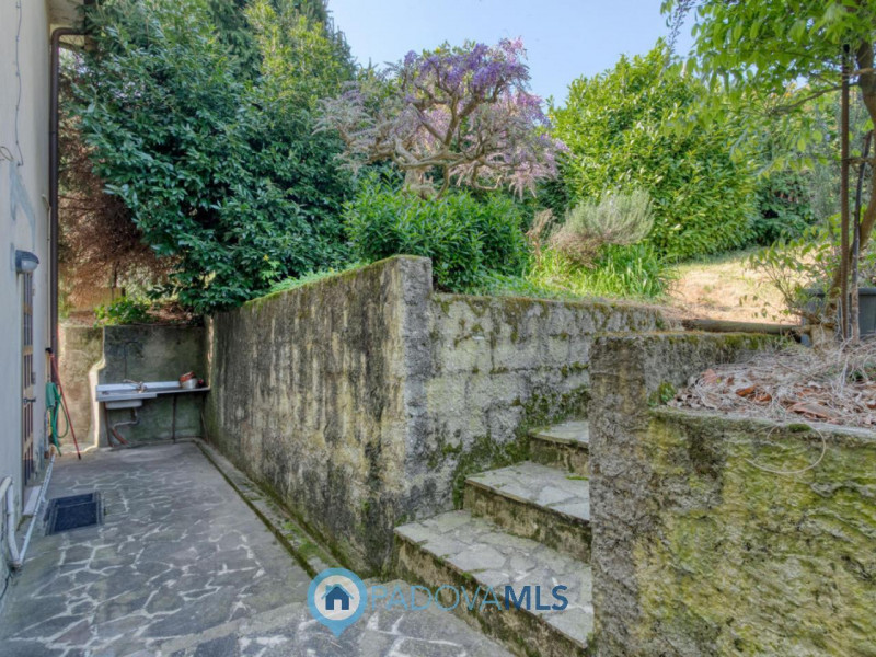 Immobile in esclusiva al Gruppo Padova MLS
MONSELICE Zona Solana, ai piedi del colle Montericco i...