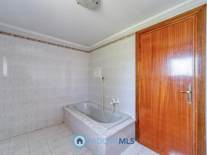 Immobile in esclusiva al Gruppo Padova MLS
MONSELICE Zona Solana, ai piedi del colle Montericco i...