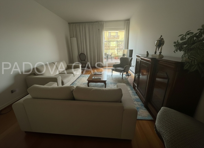 Scopri questo splendido appartamento situato nel prestigioso contesto di Corso Milano a Padova. Q...