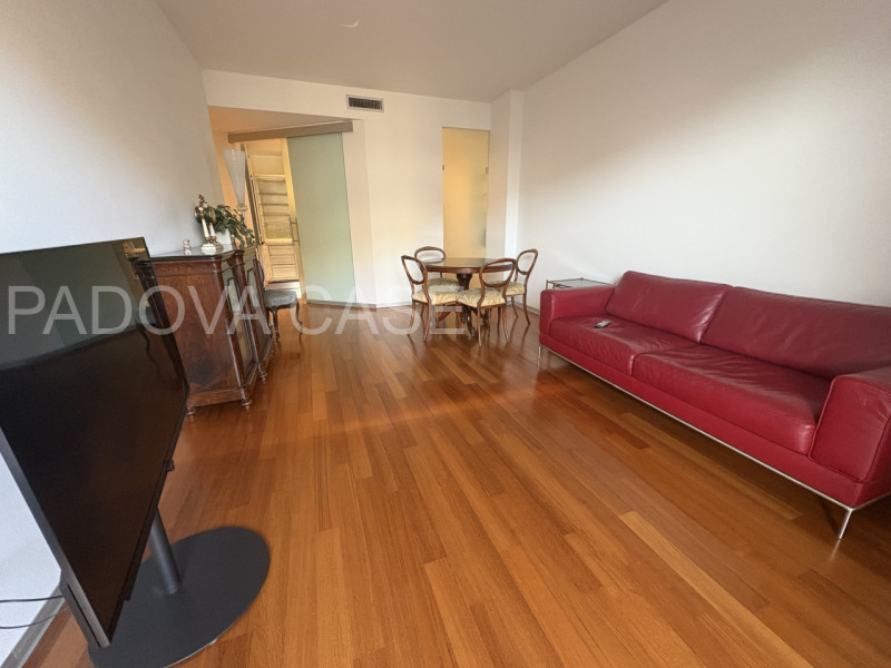 Scopri questo splendido appartamento situato nel prestigioso contesto di Corso Milano a Padova. Q...