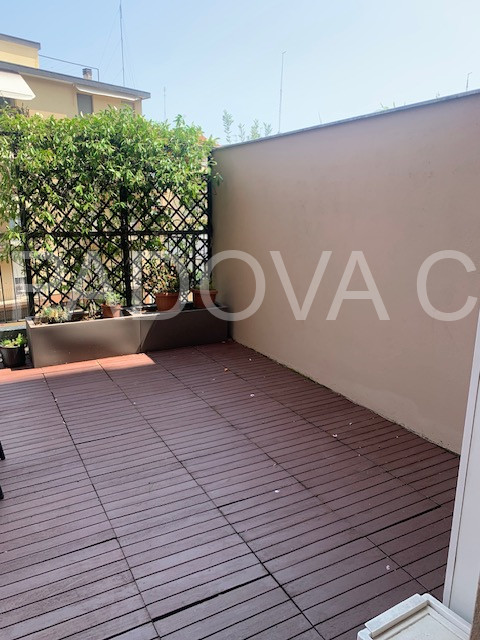 Scopri questo splendido appartamento situato nel prestigioso contesto di Corso Milano a Padova. Q...