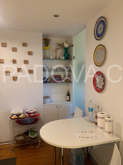 Scopri questo splendido appartamento situato nel prestigioso contesto di Corso Milano a Padova. Q...