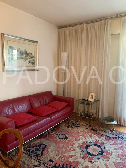 Scopri questo splendido appartamento situato nel prestigioso contesto di Corso Milano a Padova. Q...