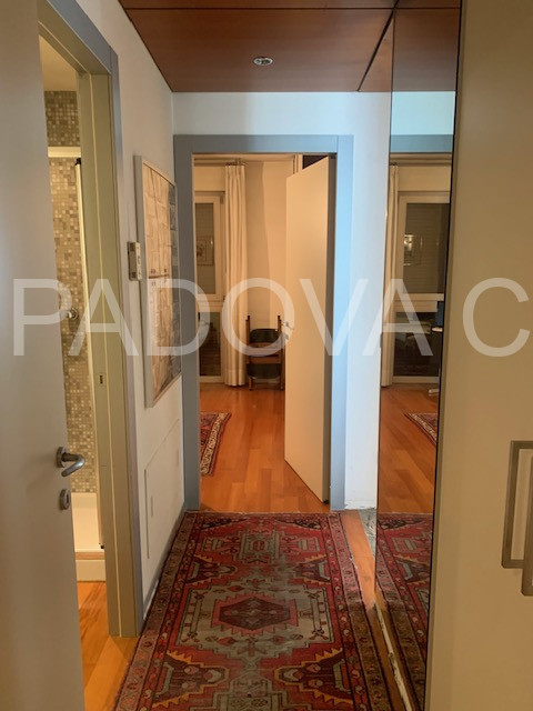 Scopri questo splendido appartamento situato nel prestigioso contesto di Corso Milano a Padova. Q...