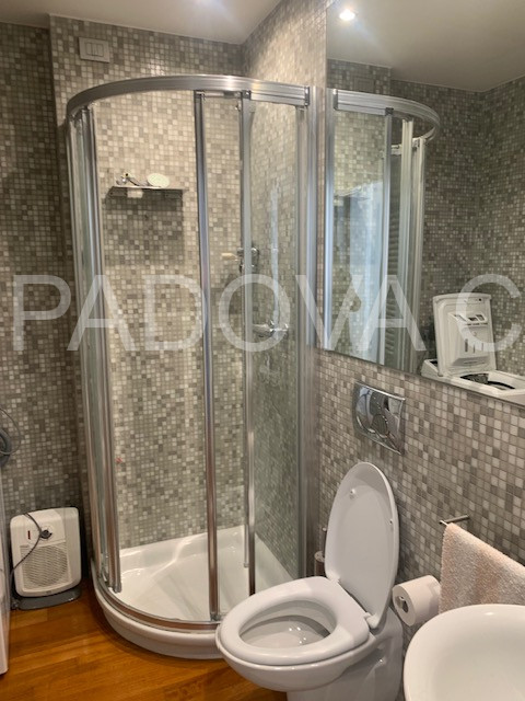 Scopri questo splendido appartamento situato nel prestigioso contesto di Corso Milano a Padova. Q...