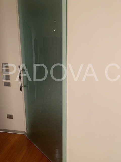 Scopri questo splendido appartamento situato nel prestigioso contesto di Corso Milano a Padova. Q...