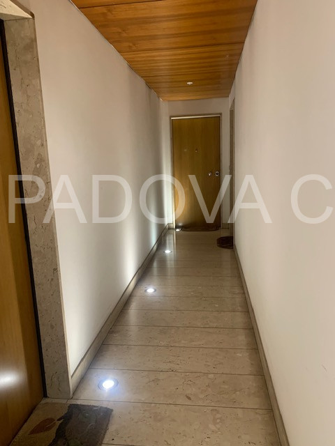 Scopri questo splendido appartamento situato nel prestigioso contesto di Corso Milano a Padova. Q...