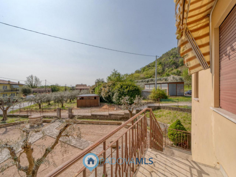 Immobile in esclusiva al Gruppo Padova MLS 

MONSELICE Zona Solana, ai piedi del colle Montericco...