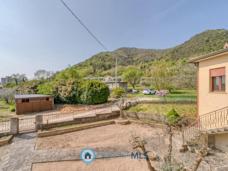 Immobile in esclusiva al Gruppo Padova MLS 

MONSELICE Zona Solana, ai piedi del colle Montericco...