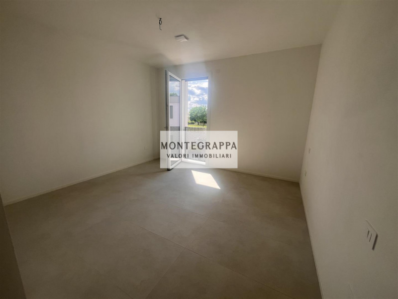 In nuova e tranquilla zona residenziale, proponiamo in vendita moderna porzione di bifamiliare di...