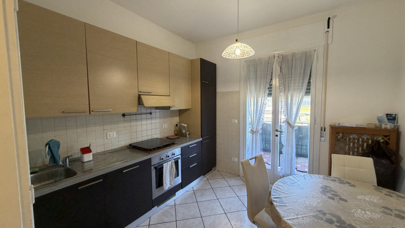 In vendita a Padova, nella centrale e servitissima zona di Ponte di Brenta, proponiamo in esclusi...