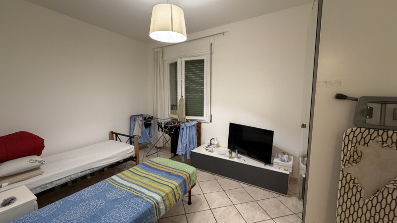 In vendita a Padova, nella centrale e servitissima zona di Ponte di Brenta, proponiamo in esclusi...