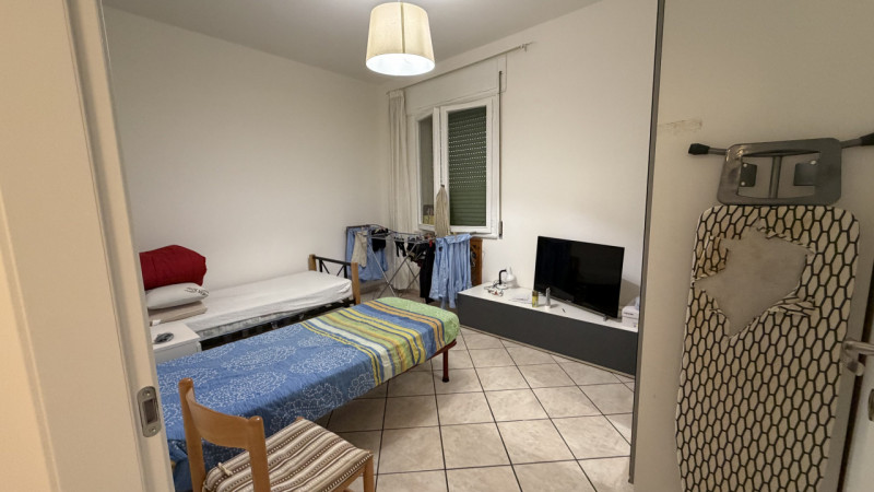 In vendita a Padova, nella centrale e servitissima zona di Ponte di Brenta, proponiamo in esclusi...