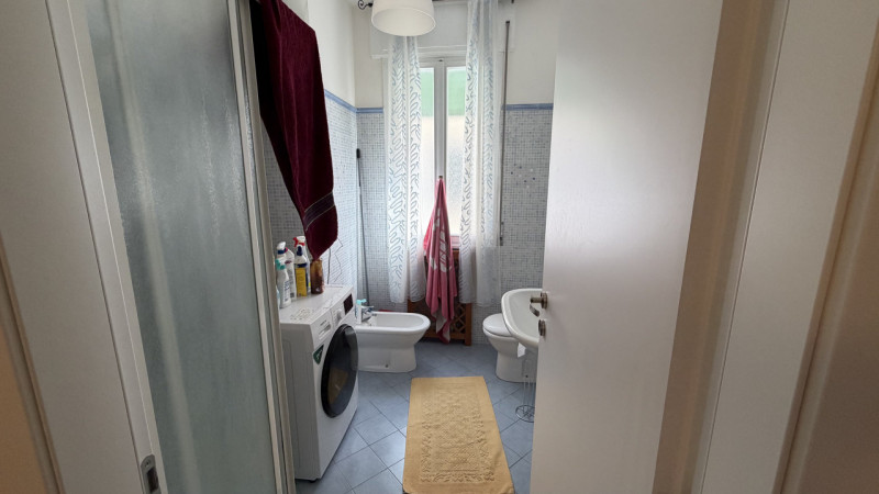 In vendita a Padova, nella centrale e servitissima zona di Ponte di Brenta, proponiamo in esclusi...