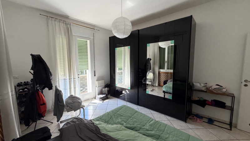 In vendita a Padova, nella centrale e servitissima zona di Ponte di Brenta, proponiamo in esclusi...