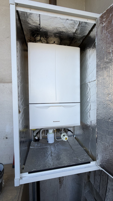 In vendita a Padova, nella centrale e servitissima zona di Ponte di Brenta, proponiamo in esclusi...