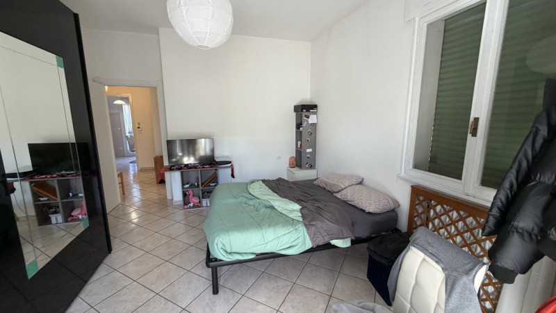 In vendita a Padova, nella centrale e servitissima zona di Ponte di Brenta, proponiamo in esclusi...