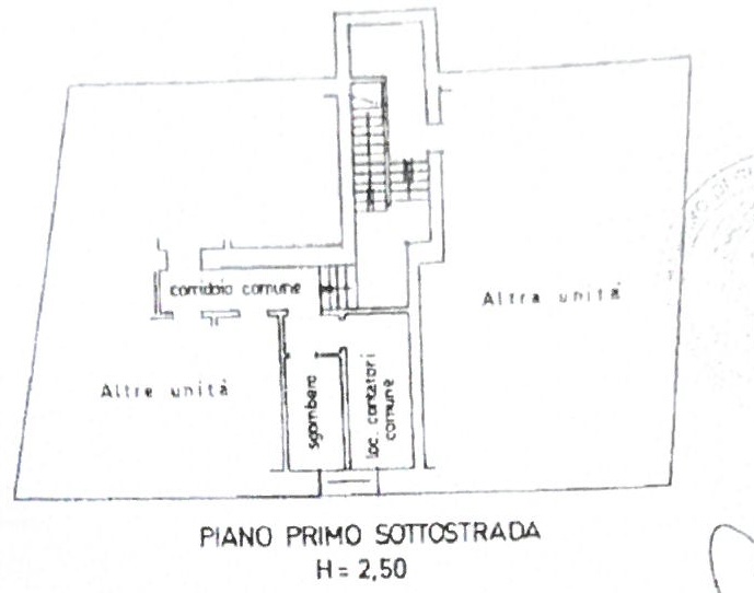 In vendita a Padova, nella centrale e servitissima zona di Ponte di Brenta, proponiamo in esclusi...