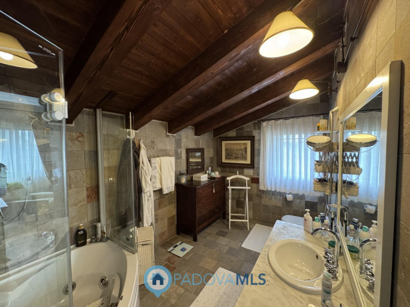 Immobile in esclusiva al Gruppo Padova MLS
Se amate la tranquillità e allo stesso tempo la vicina...