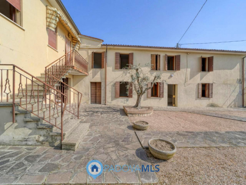 Immobile in esclusiva al Gruppo Padova MLS

MONSELICE Zona Solana, ai piedi del colle Montericco ...