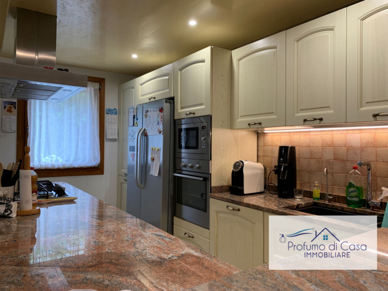 VIGONZA - Siamo lieti di presentare un'affascinante casa singola situata nel cuore residenziale d...