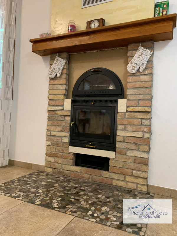 VIGONZA - Siamo lieti di presentare un'affascinante casa singola situata nel cuore residenziale d...