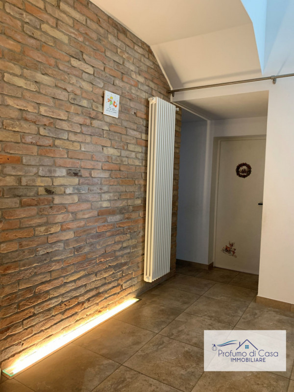 VIGONZA - Siamo lieti di presentare un'affascinante casa singola situata nel cuore residenziale d...