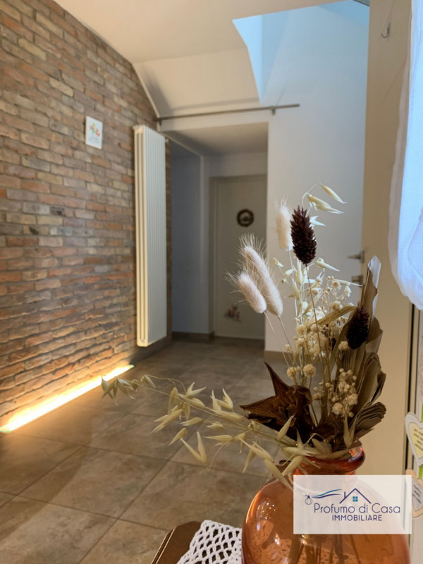 VIGONZA - Siamo lieti di presentare un'affascinante casa singola situata nel cuore residenziale d...