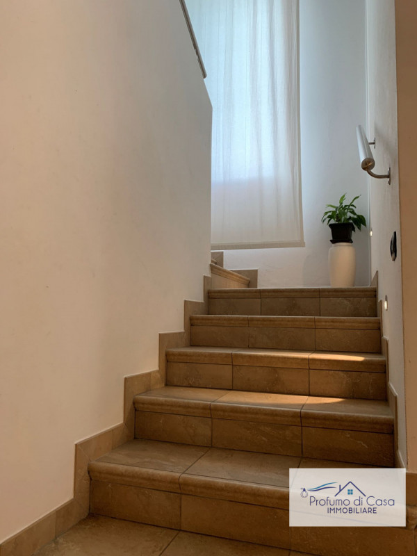 VIGONZA - Siamo lieti di presentare un'affascinante casa singola situata nel cuore residenziale d...