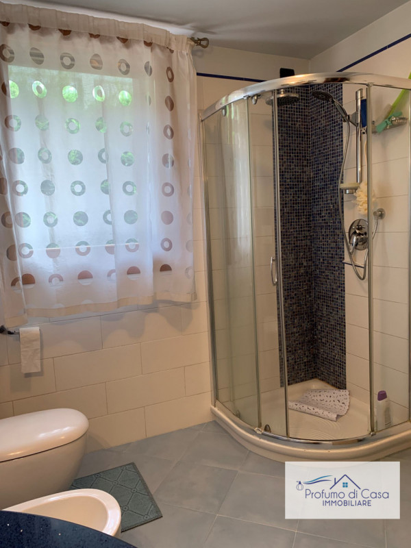 VIGONZA - Siamo lieti di presentare un'affascinante casa singola situata nel cuore residenziale d...