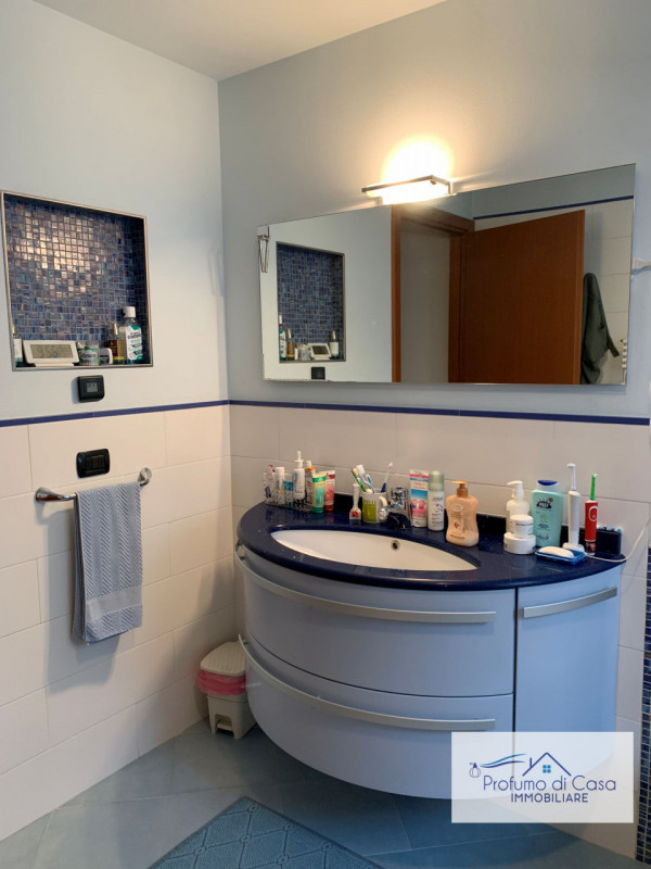 VIGONZA - Siamo lieti di presentare un'affascinante casa singola situata nel cuore residenziale d...