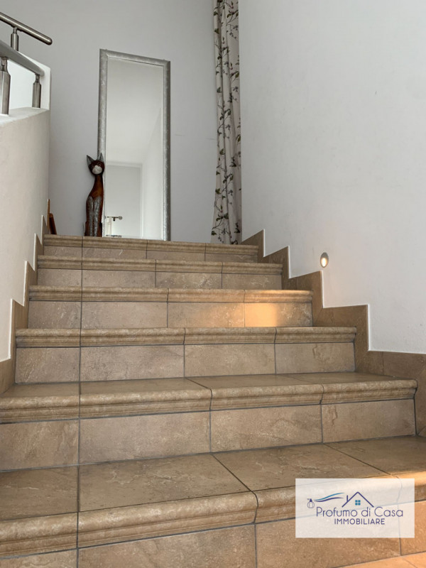 VIGONZA - Siamo lieti di presentare un'affascinante casa singola situata nel cuore residenziale d...