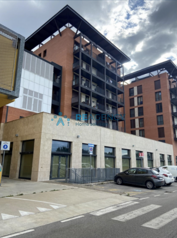 Ferrara – Zona Darsena City
Stai cercando uno spazio commerciale di 1.000mq in una zona in piena ...