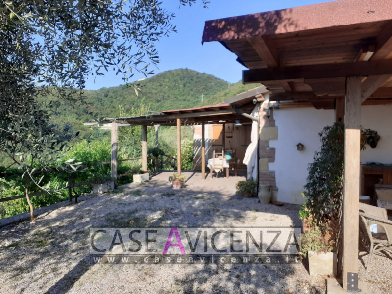 NANTO - COLLINA - Proponiamo in "ESCLUSIVA" la vendita di una casa singola disposta tutta su un p...