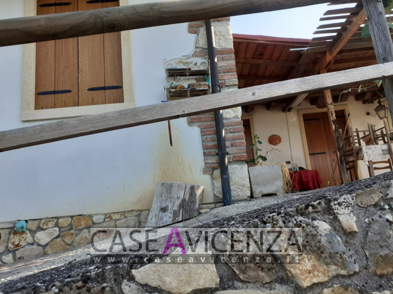 NANTO - COLLINA - Proponiamo in "ESCLUSIVA" la vendita di una casa singola disposta tutta su un p...