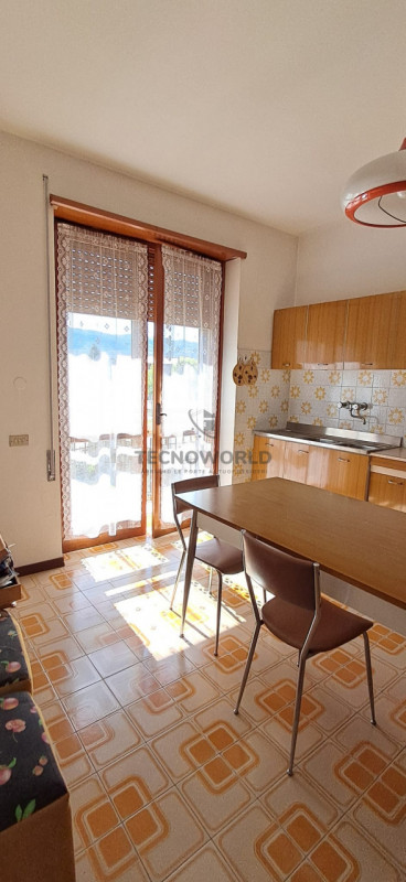 In contesto Bifamiliare appartamento quadrilocale da ammodernare sito al piano primo, con una sup...