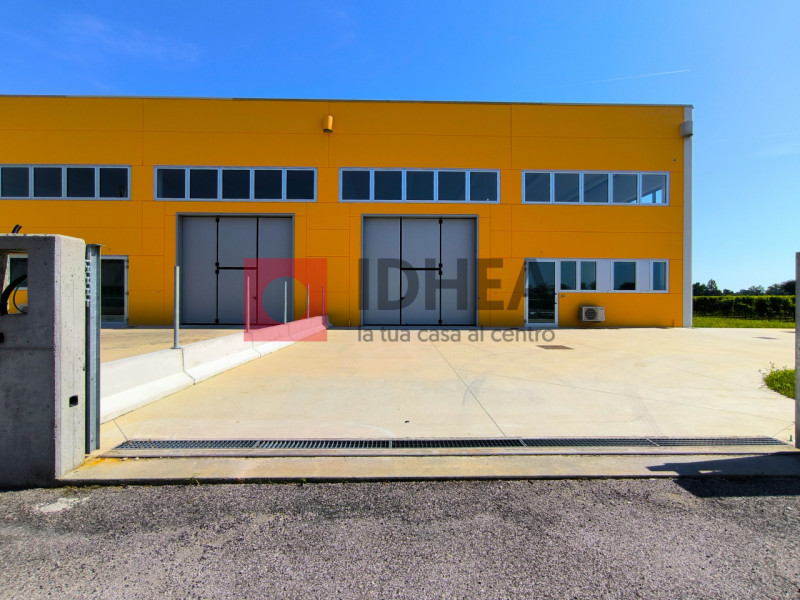 BREDA:PERO

L’agenzia immobiliare Idhea ha il piacere di presentarvi un capannone situato nel Com...